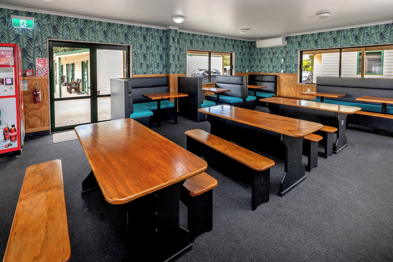 Food & Drinks, Motueka TOP 10 Holiday Park, Tasman