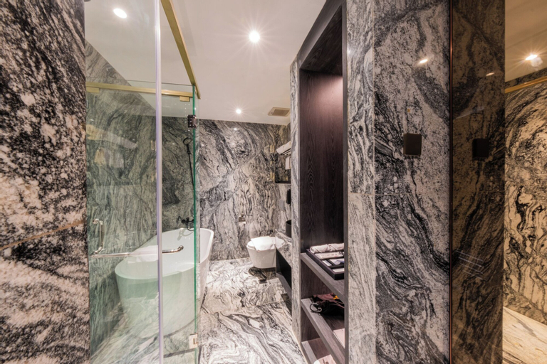 Bathroom 15