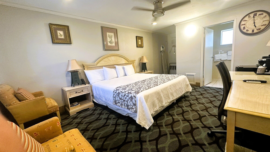 Others 5, Atrium Inn, Guilford