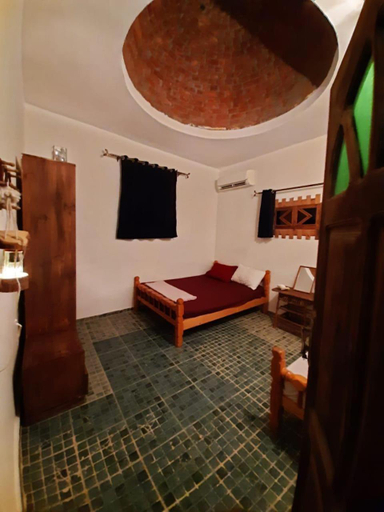 Others 2, SHANTY HOUSE, Sant Katrin