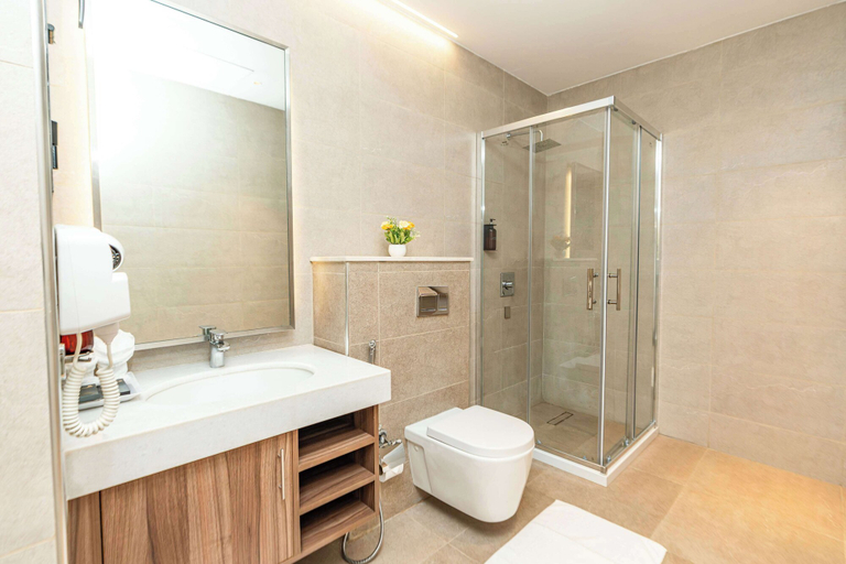 Bathroom 5, Kyriad Muscat, Seeb