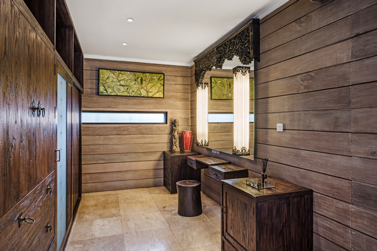 Bathroom 12