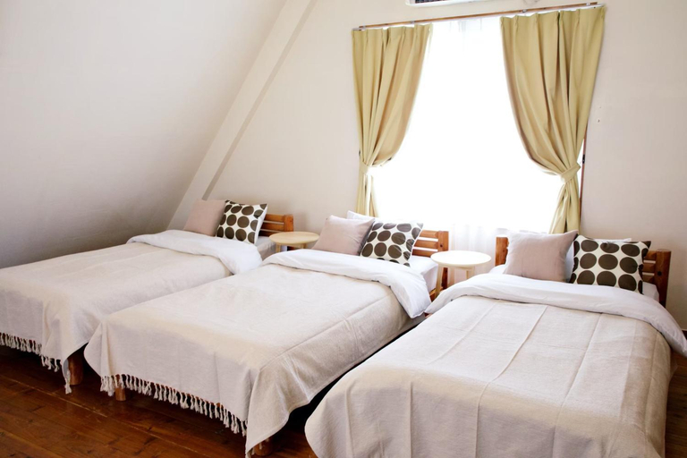Bedroom 2, Nirai Onna Momoiro, Onna