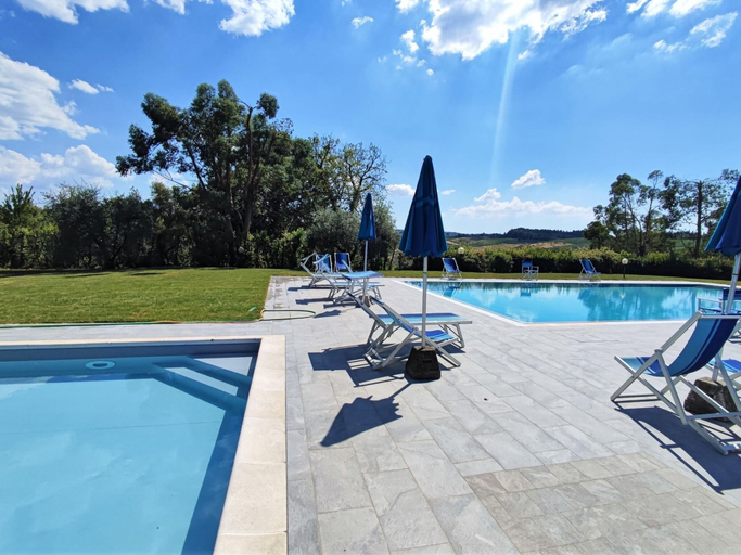 Pool 5, Belvilla by OYO Olmo, Florence