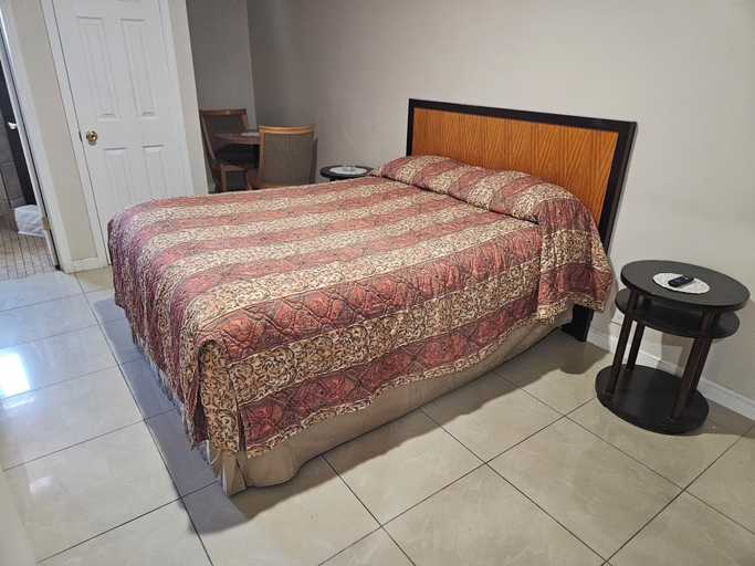 Bedroom 3, Branding Iron Motel, Clark