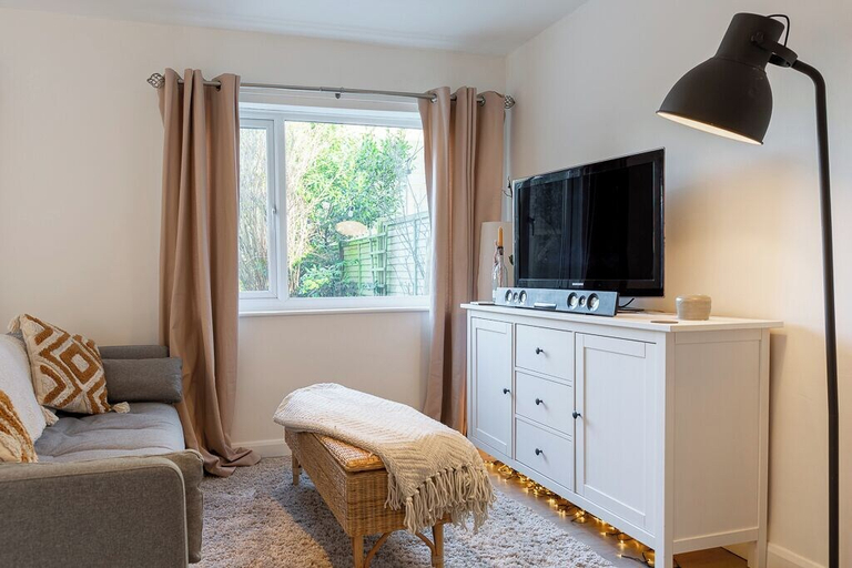Others 5, Modern 2BD with Garden in Main Tetbury, Gloucestershire