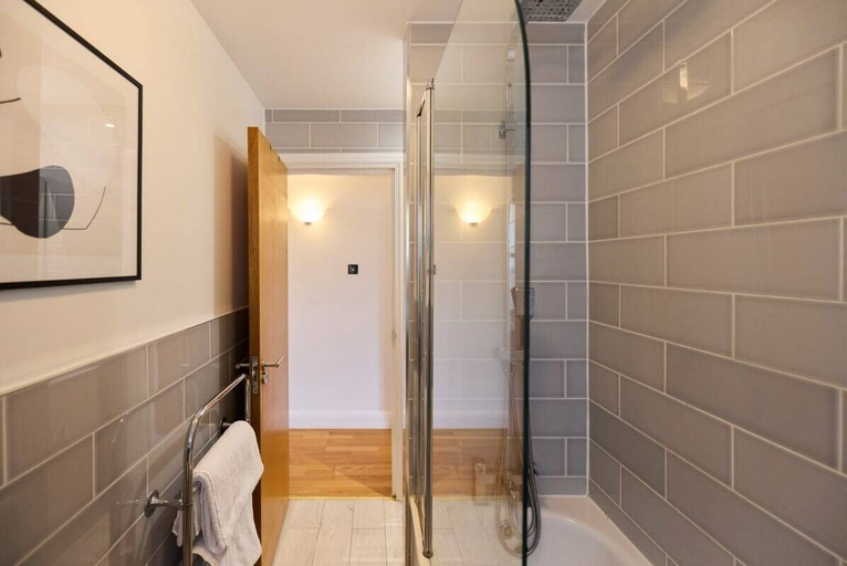 Bathroom 3, The Kingsland Place - Adorable 2bdr Flat, London