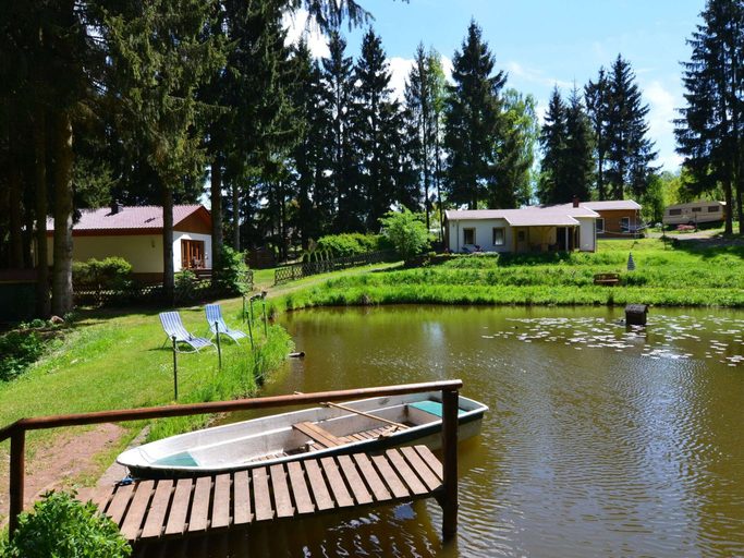 Exterior & Views, Schones Ferienhaus mit Uberdachter Veranda, Gotha