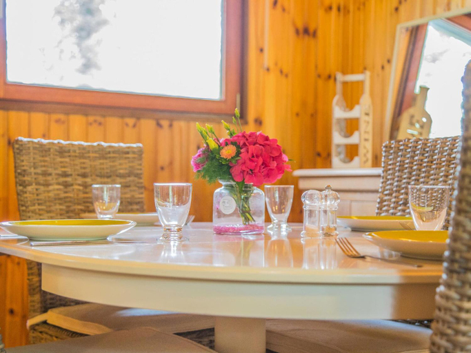 Dining Room 4, Chalet in Somme-Leuze with parking, Namur