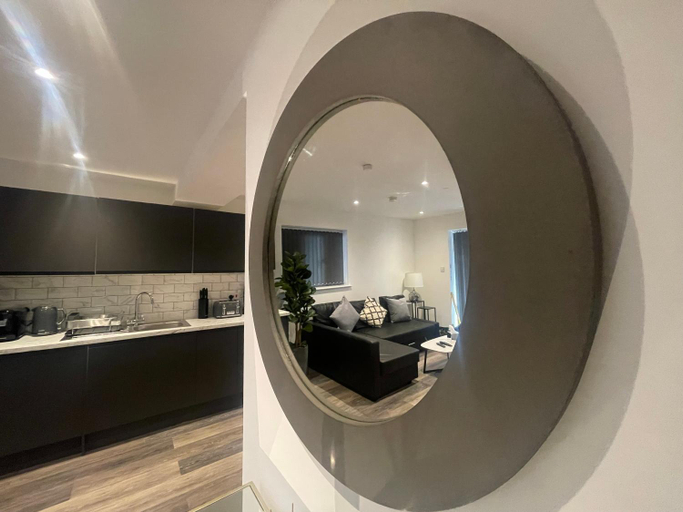Others 5, Sapphire Premier Apartments w/Secure Parking, Cardiff