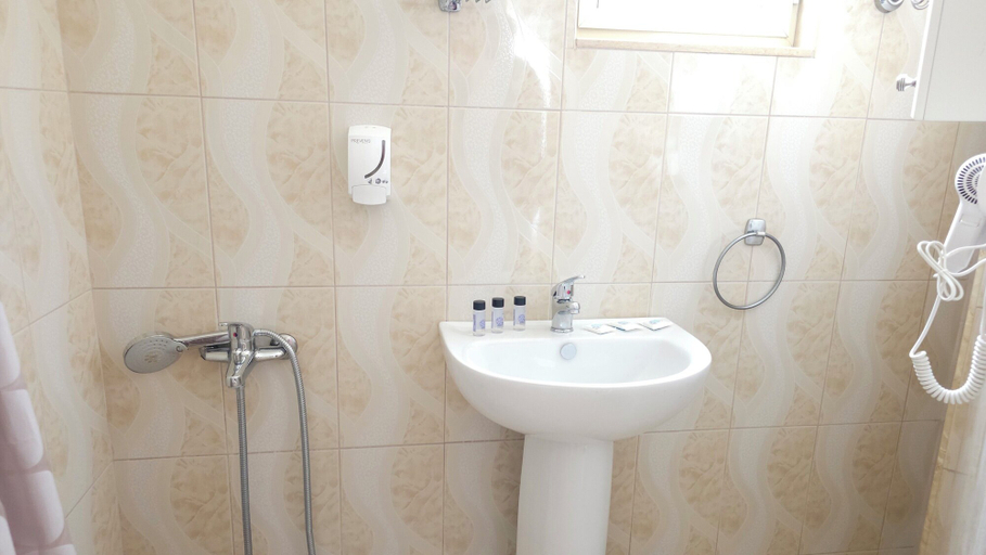 Bathroom 3, Friends House - Borsh Hotel, Sarandës