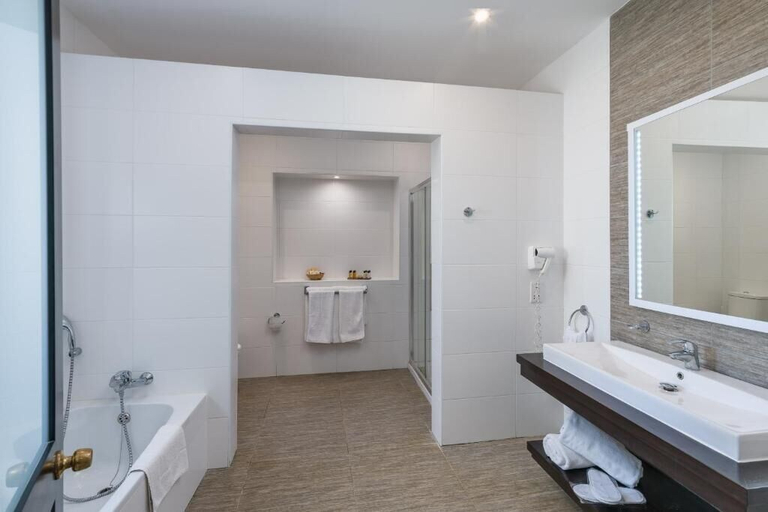 Bathroom 5, Hotel Ta' Cenc & Spa