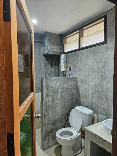 Bathroom 4, The Picturebook Guesthouse, Mae Sot