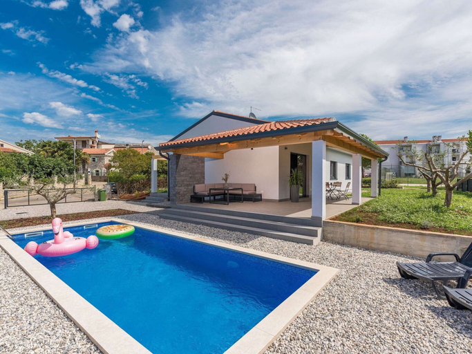 Sport & Beauty 1, Villa in Novigrad with Private Pool and Beach, Novigrad