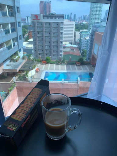 Food & Drinks, Comfy Condo Grand Riviera Suite, Roxas Blvd Ermita Manila infront of US Embassy, Manila City