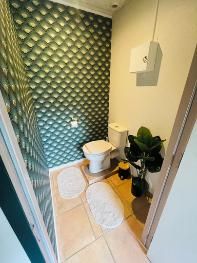 Bathroom 5, Domaine Jeanne de Laval, Maine-et-Loire