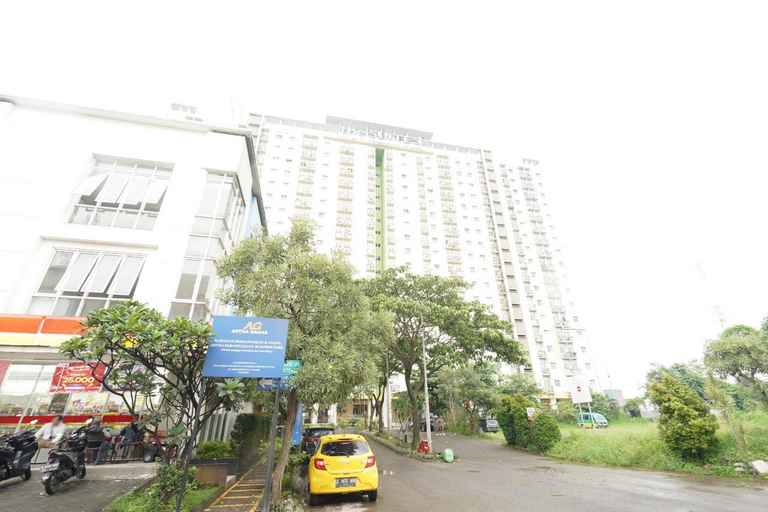 Exterior & Views 1, OYO 94238 The Suite Metro Apartment By Riz Living, Bandung