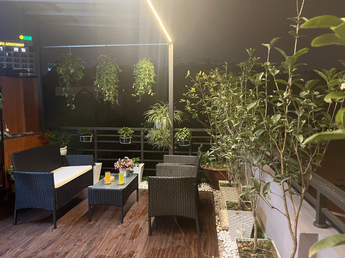 Exterior & Views 18