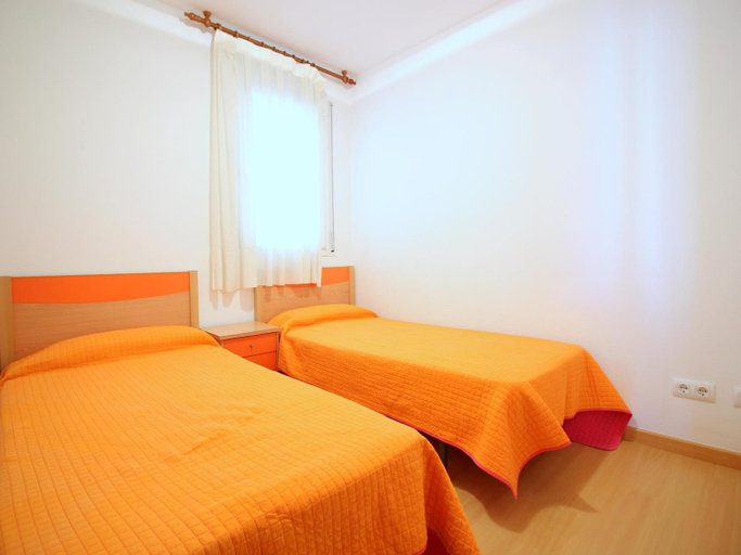 Bedroom 2, Hermoso Apartamento Marina Santa Margarita - ES-228-92, Girona