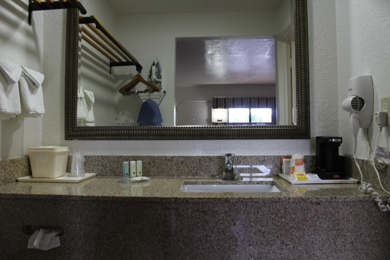Bathroom 10