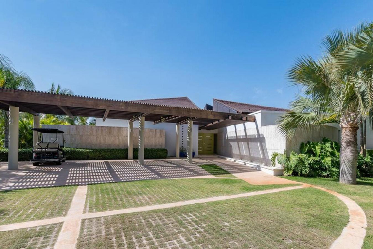 2, VILLA HERMOSA CHEF MAiD POOL JACUZZI GOLF CART, La Romana