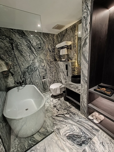 Bathroom 19