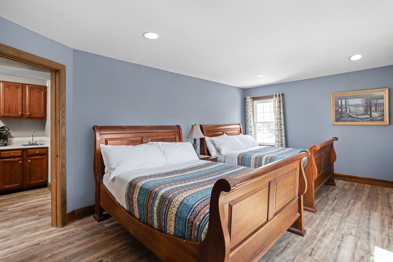 Bedroom 3, Artists Colony Inn, Brown