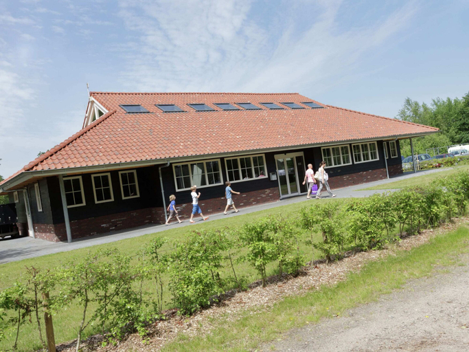 Others 2, Holiday Lodge in Staphorst With Pool Access, Staphorst