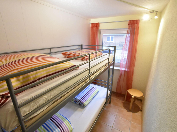 Bedroom 2, Idyllisches Ferienhaus mit uberdachter Terrasse, Nordwestmecklenburg
