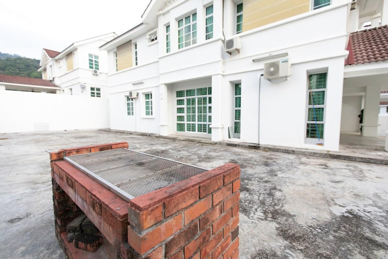 Penang Balik Pulau Homestay w/Swimming Pool, Barat Daya