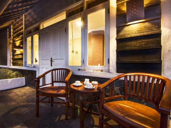 Dining Room 10