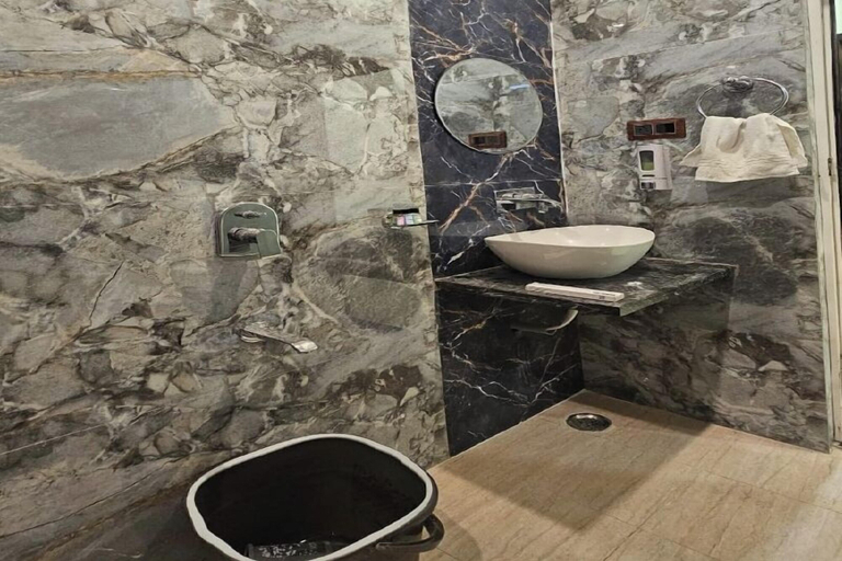Bathroom 4, Triveni International, Varanasi