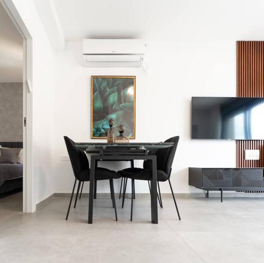 Others 5, Holysuite Agripas