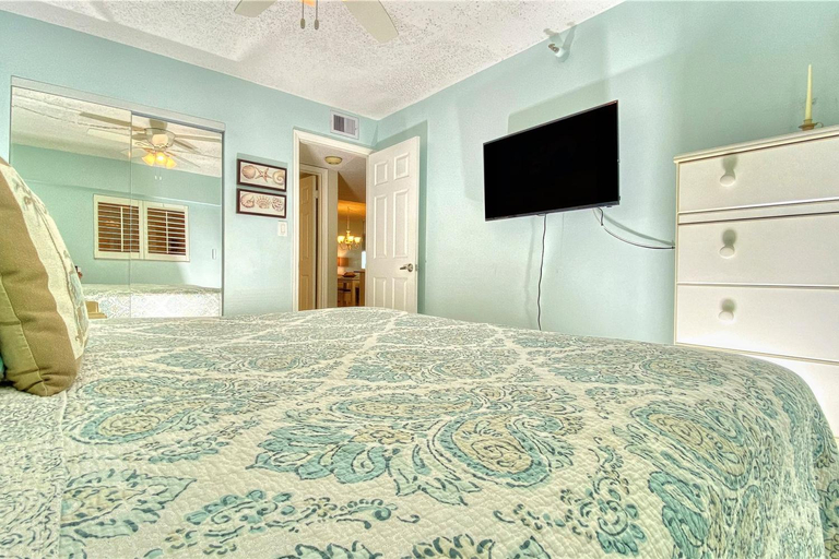 Bedroom 3, Arie Dam 403, Pinellas
