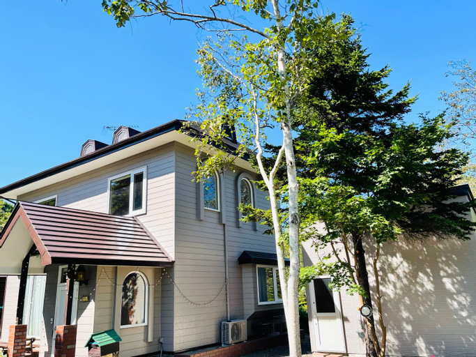 Exterior 3