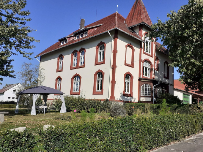 Apartment with garden next to a farm, Kassel
