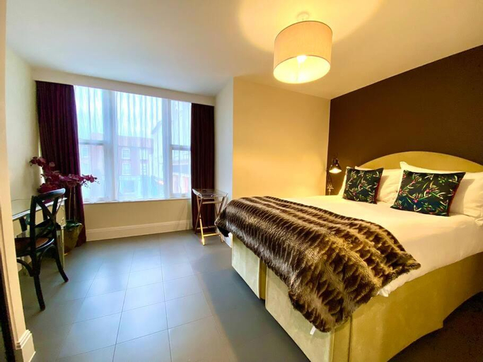 Stunning Apartment - 1 Minute walk to Poole Quay - Great Location - Free Parking - Fast WiFi - Smart, Poole
