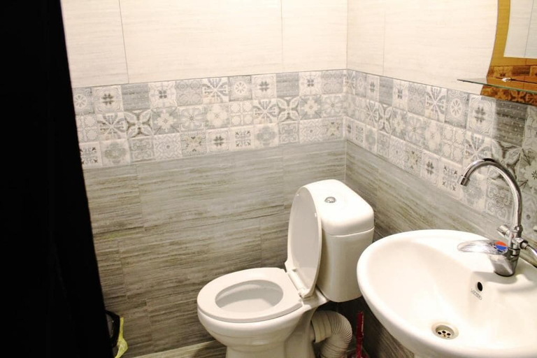 Bathroom 3, Hotel White Bridge, Tskaltubo