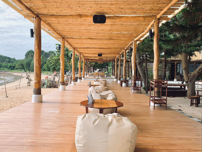 Food & Drinks 4, Issara Beach Resort Beachfront Zone, Sichon