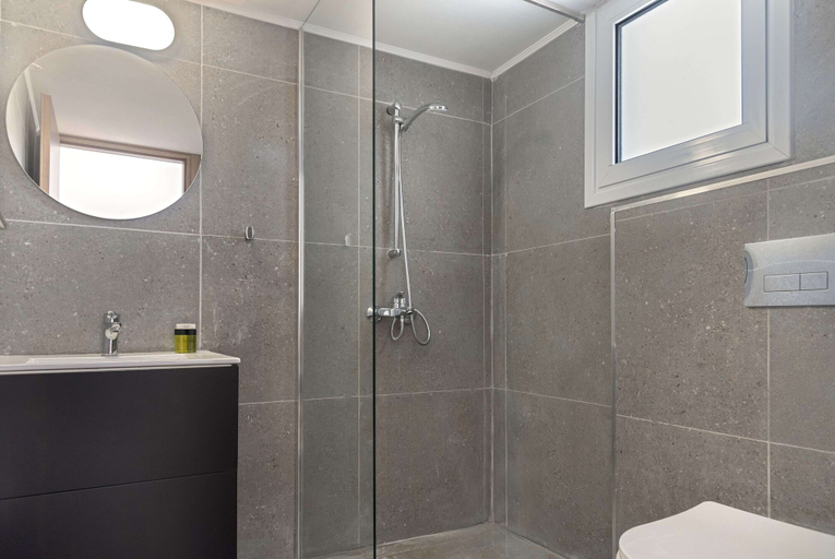 Bathroom, Phaedrus Living: City Breeze Residences Urbanity, Larnaca
