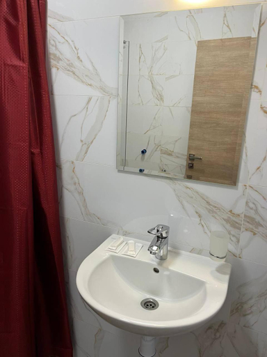Bathroom 2, RIVER SIDE, Svaliavs'kyi