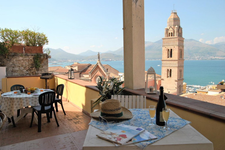 Others 5, Appartment for 6 persons, Latina
