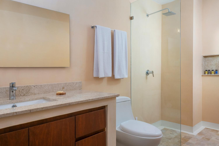 Bathroom, Chic Studio with Swim-Up Pool Access, Cozumel