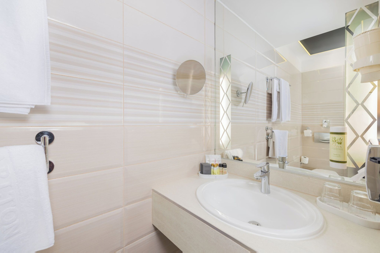 Bathroom 4, Carlton Hotel Buda Castle, Budapesti