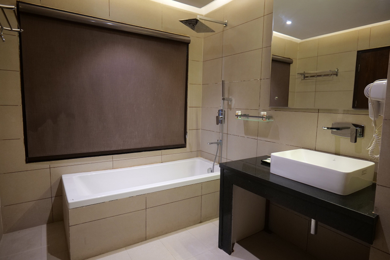 Bathroom 4, The Emerald Grand, Dehradun