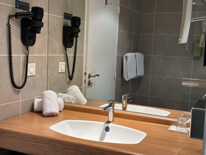 Bathroom 12