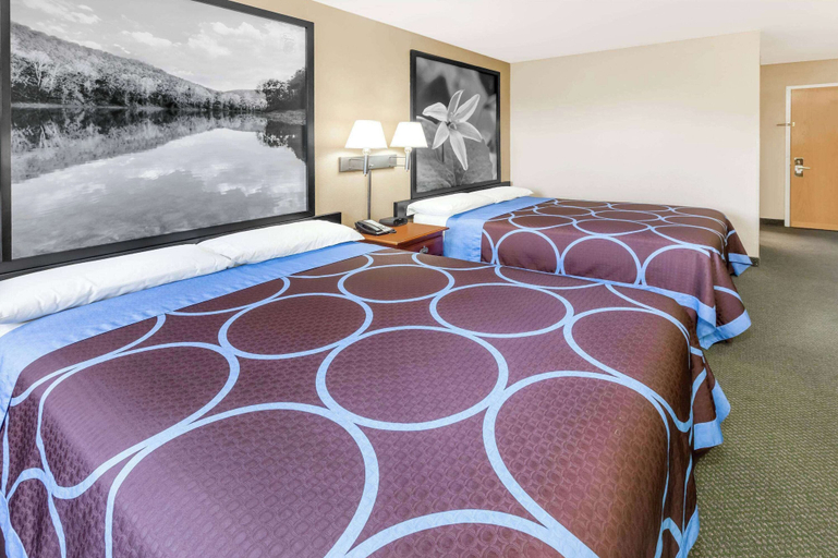 Bedroom 3, Super 8 by Wyndham Pine Bluff, Jefferson