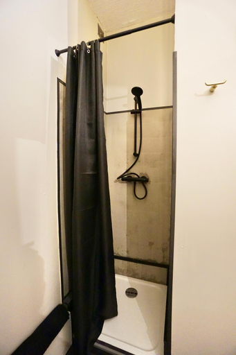 Bathroom 2, L'Iconique, Finistère