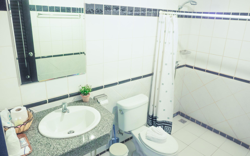 Bathroom 7