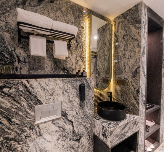 Bathroom 13
